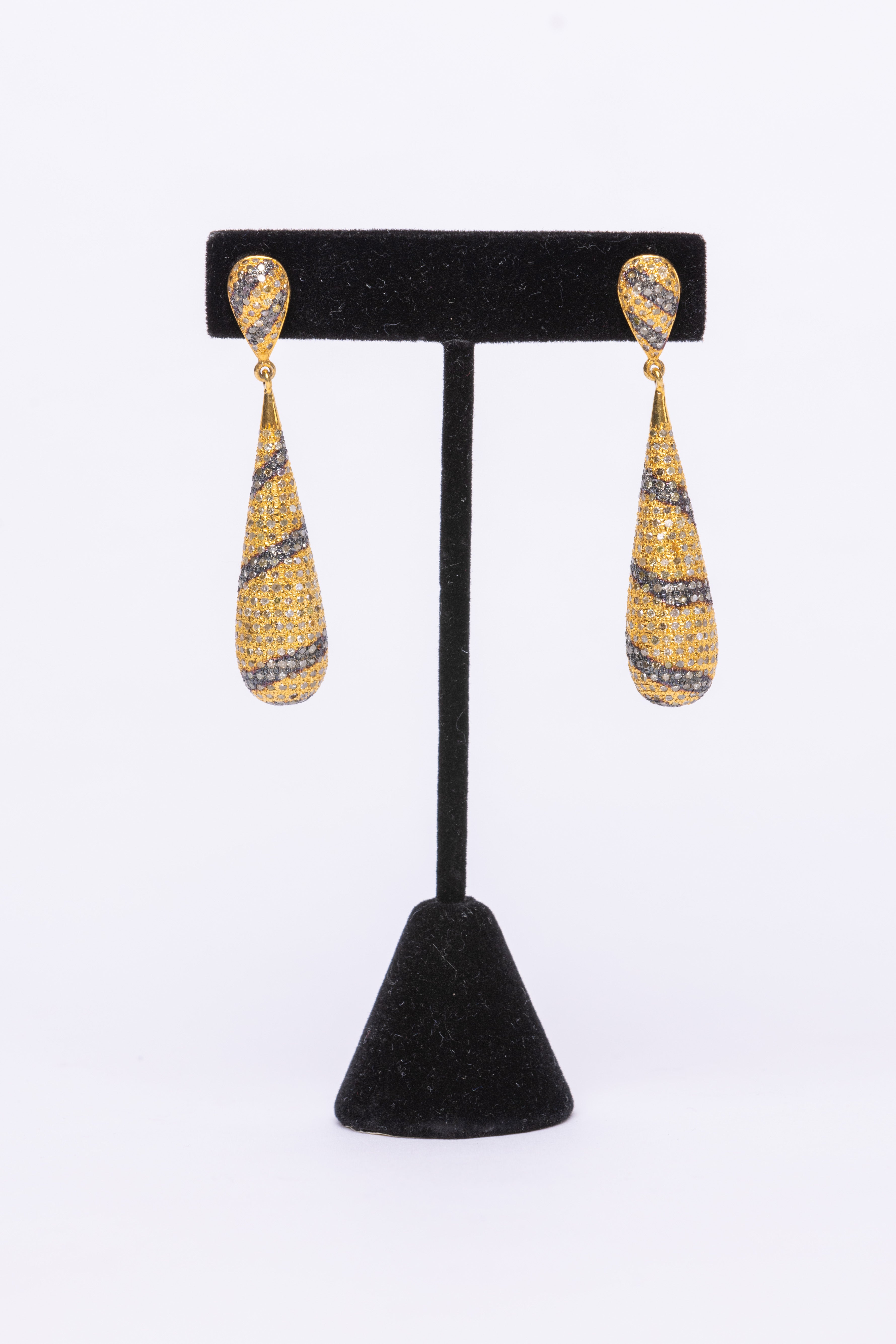 Two Toned Diamond Earring