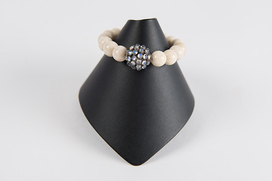 Natural agate with moonstone bead