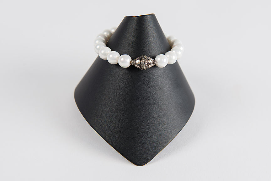 White mother of pearl with rose cut diamond bead