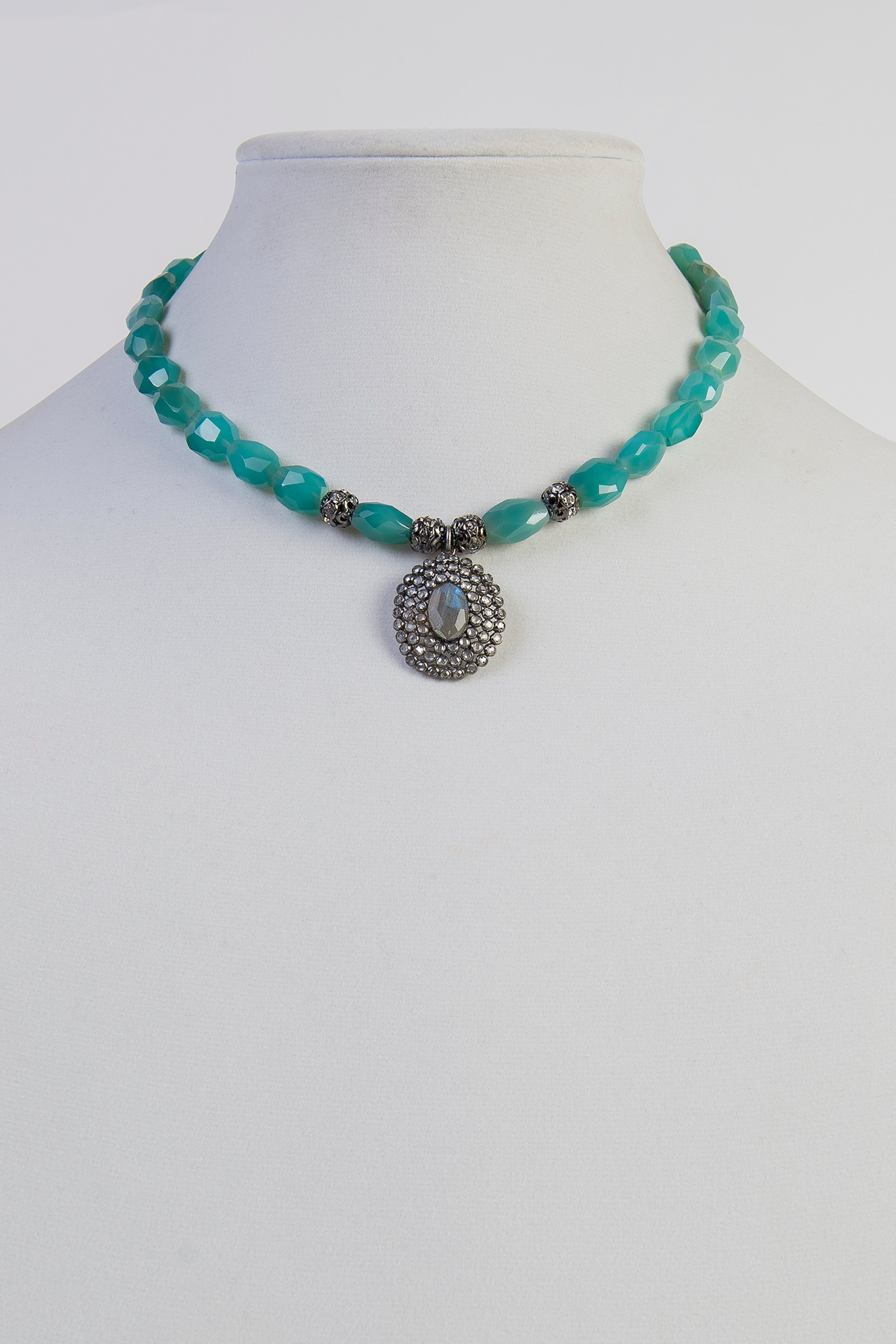 Chalcedony and rock crystal necklace
