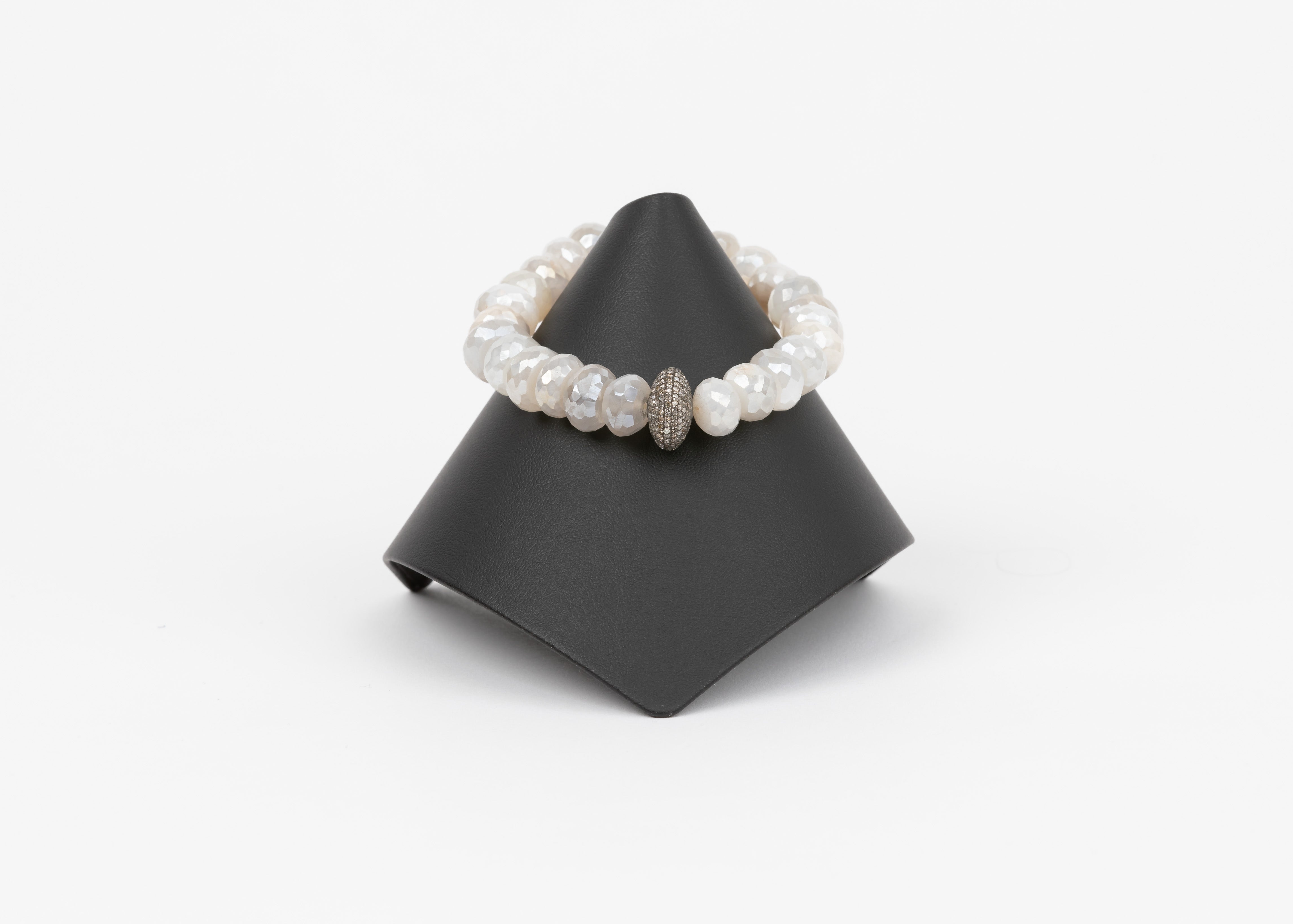 Pave Diamond, Mystic Moonstone