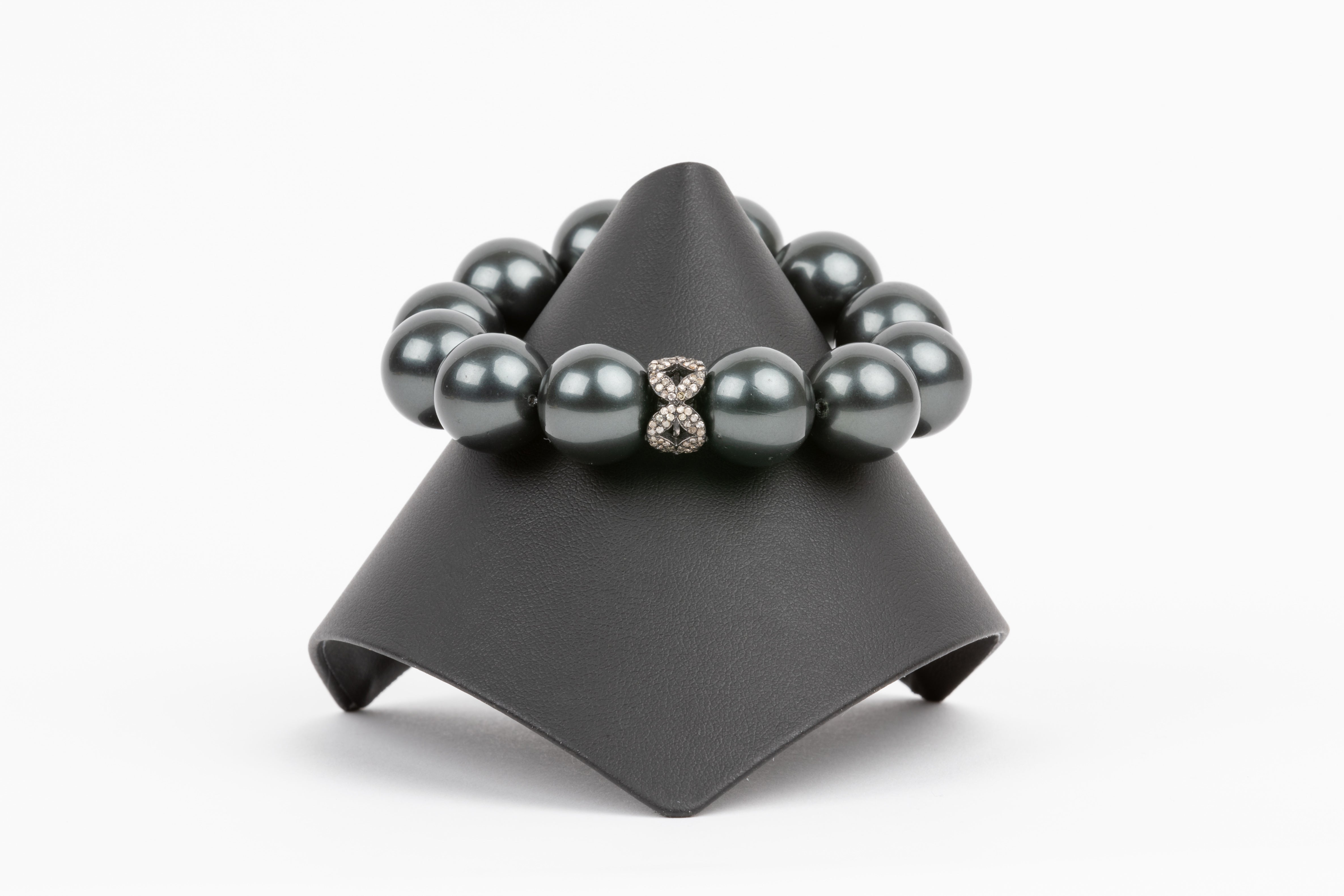 Pave Diamond, Grey Pearl