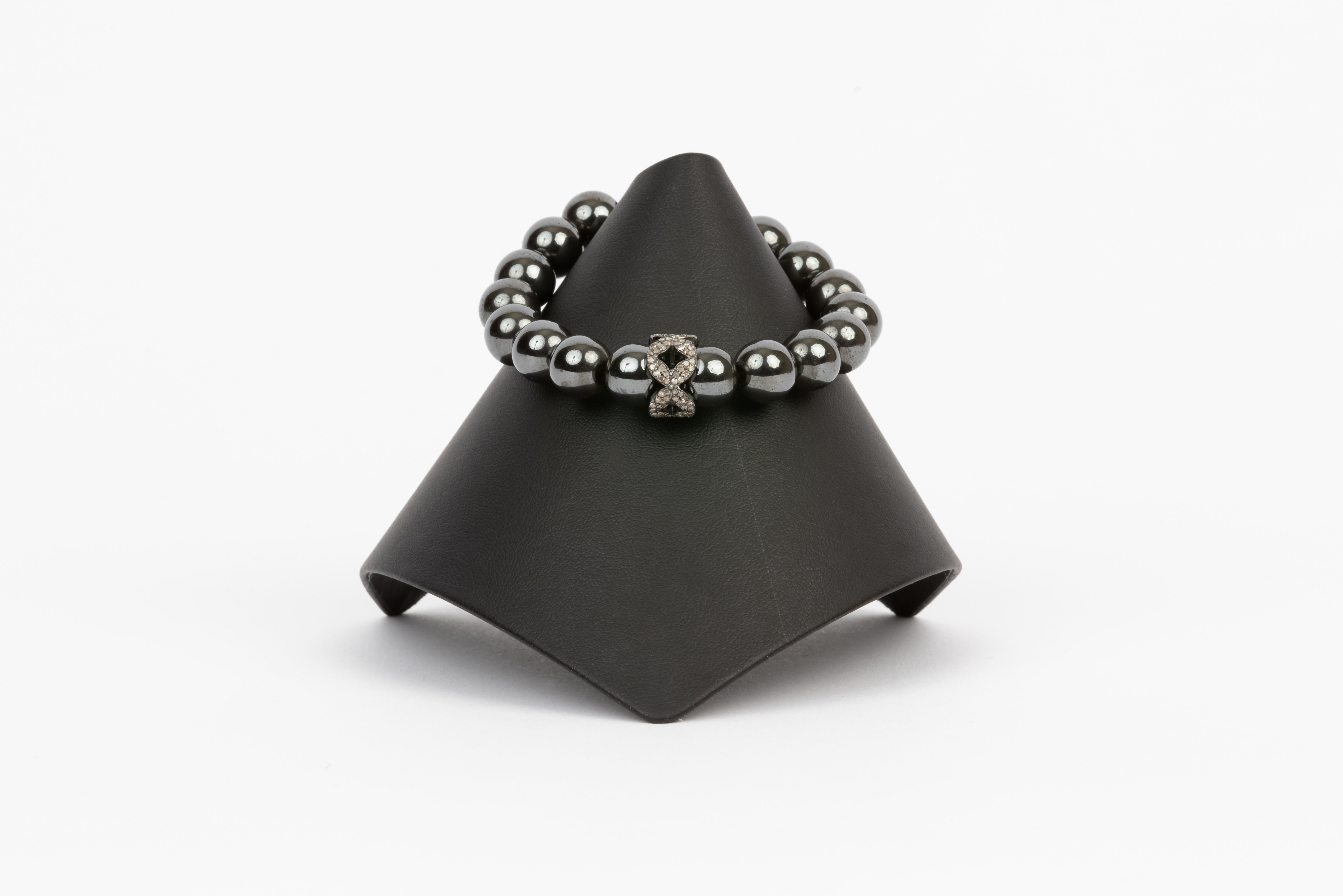 Pave Diamond, Hematite