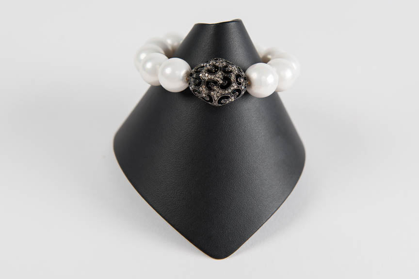 Mother of pearl with pave diamond bead