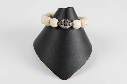 Natural agate with rose cut diamond bead